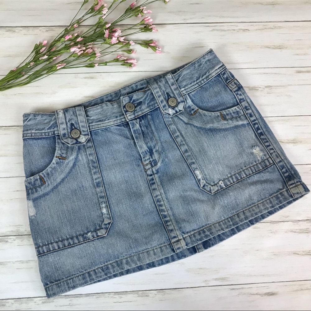 Y2K 2000’s American Eagle Outfitters Light Denim Mini Skirt